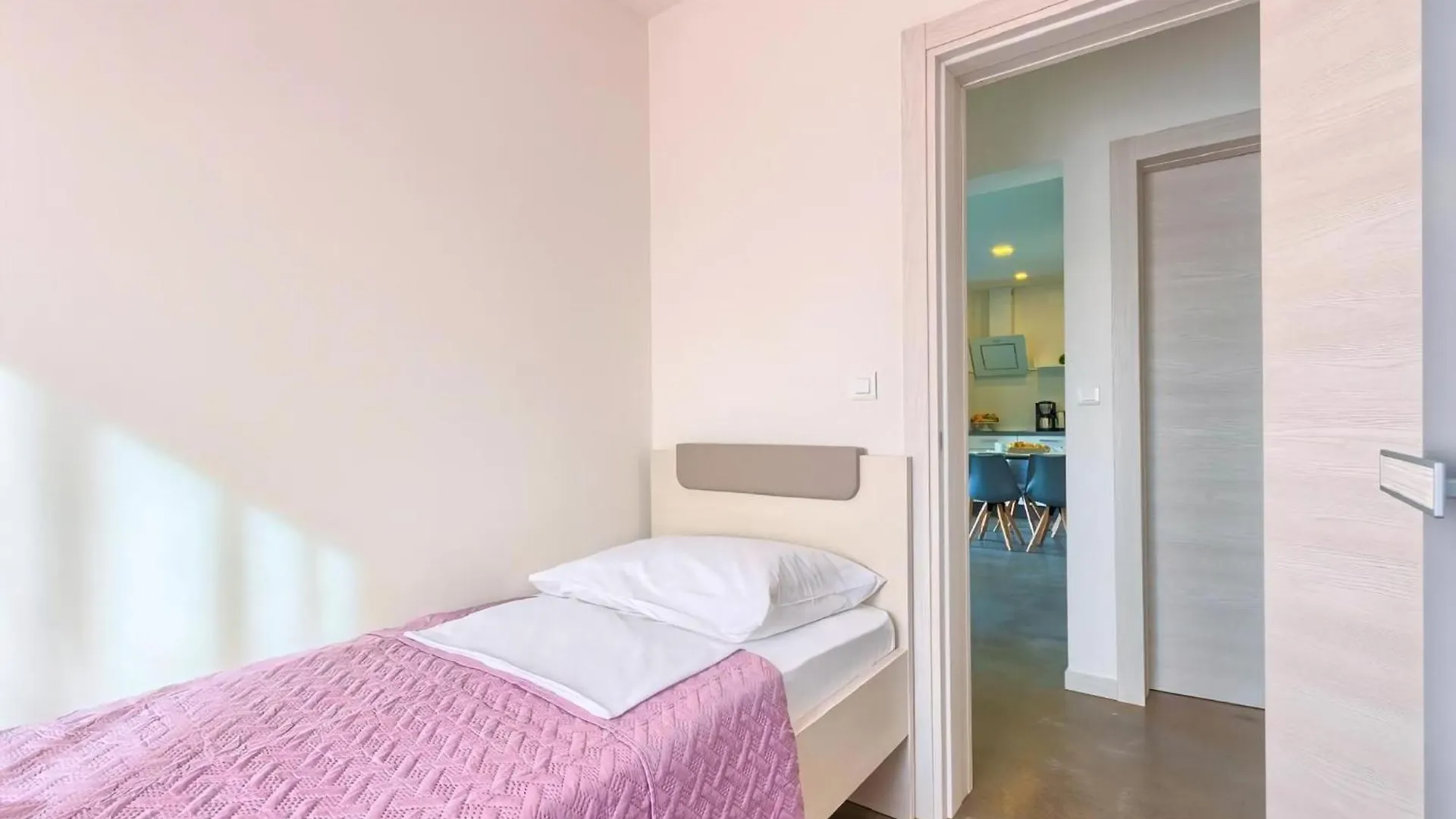 Villa Barmel Apt 2 Mit Balkon Pula